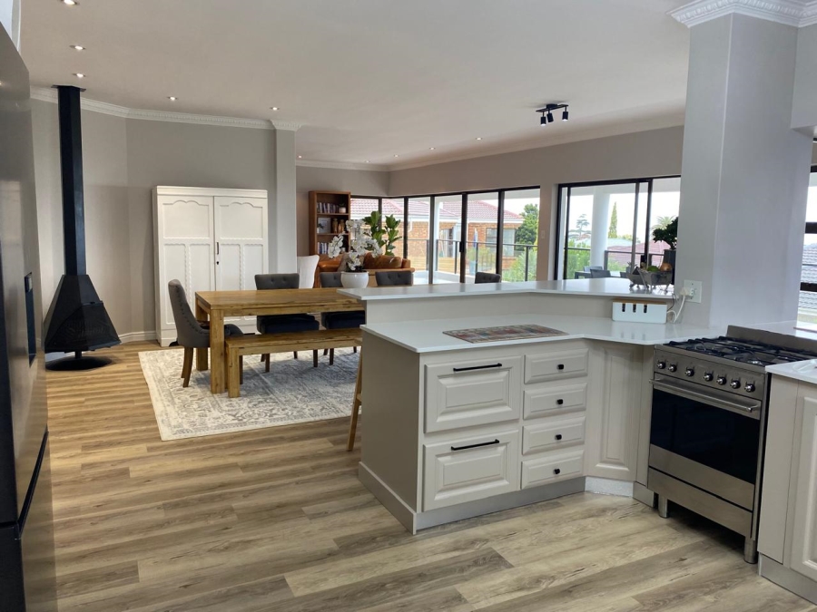 4 Bedroom Property for Sale in Die Wingerd Western Cape